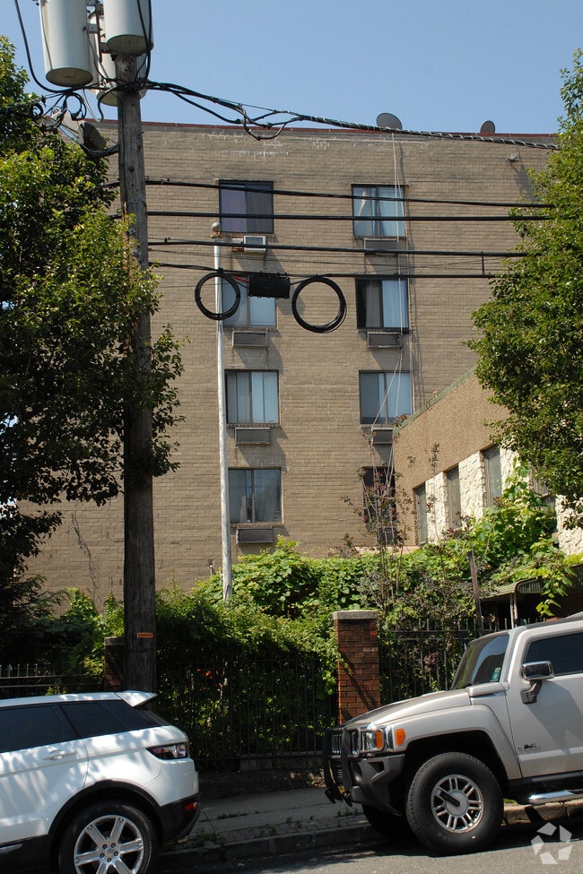 Building Photo - Columbia House