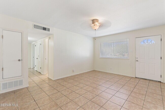 Building Photo - 10060 Kellogg St