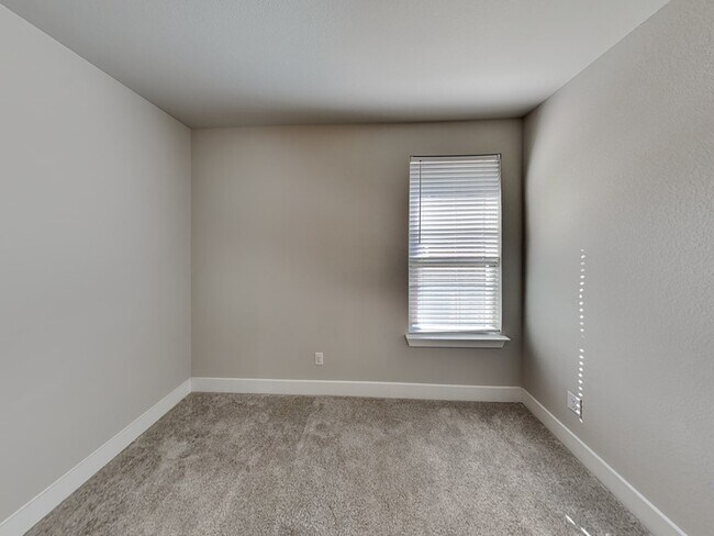 Building Photo - 5716 Labelle Trail