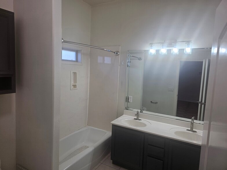 Building Photo - 3315 Omega St