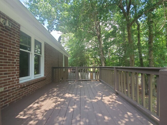 Building Photo - 5090 Summer Ridge Rd
