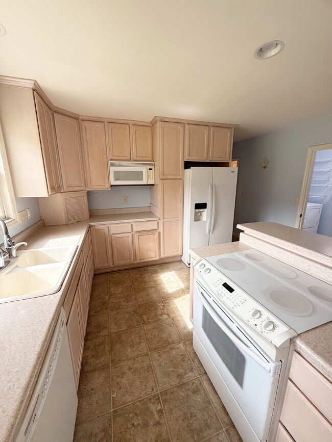 Building Photo - Spacious 3 Bed, 3 Bath Home in Ratcliff Cove Community – Available Soon!