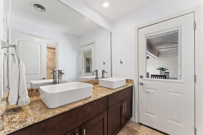 Building Photo - 5511 Queensloch Dr