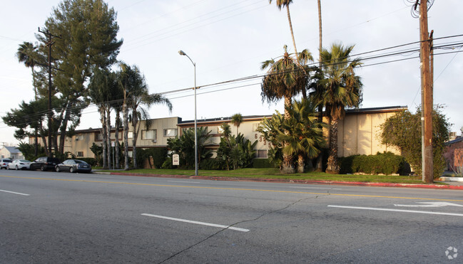 Building Photo - 6335 Whitsett Apartments