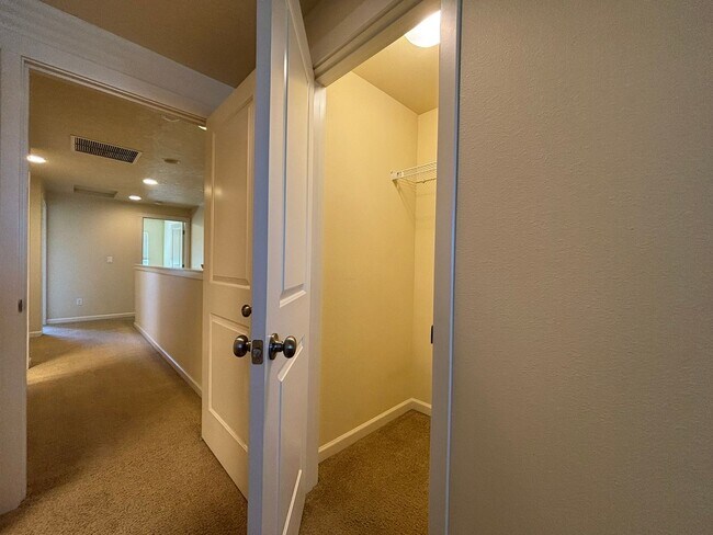 Building Photo - c792