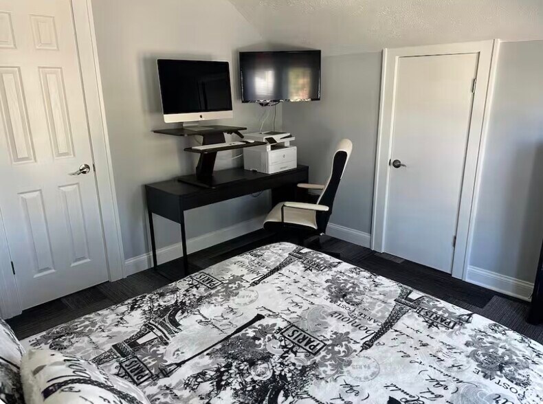 Workspace - 1719 Post Ave