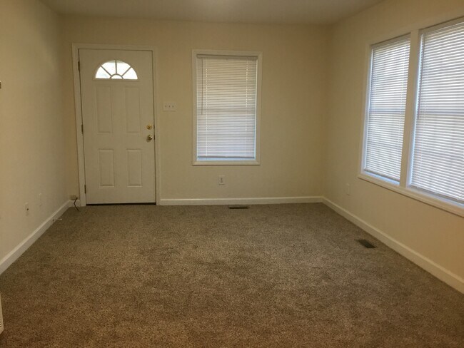 Building Photo - 2 Bedroom 1 Bathroom House minutes from Lige Street Park & Carroll Park!