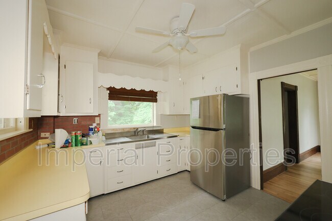 Building Photo - 6 Engel St