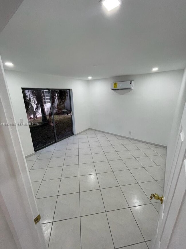 Building Photo - 5401 Hollywood Blvd