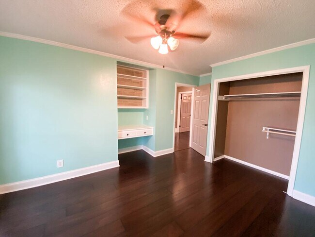 Building Photo - 202 Santa Fe