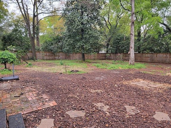 Building Photo - 804 Davis Ave