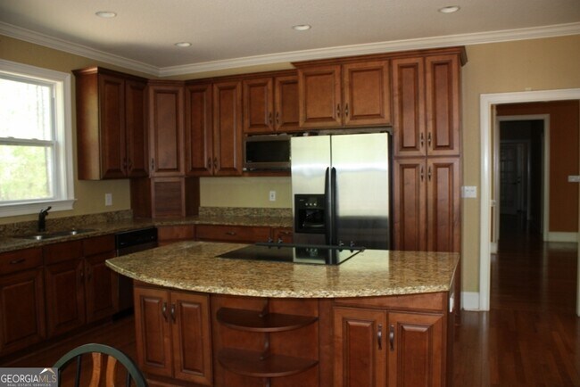 Building Photo - 207 Lakeview Ct