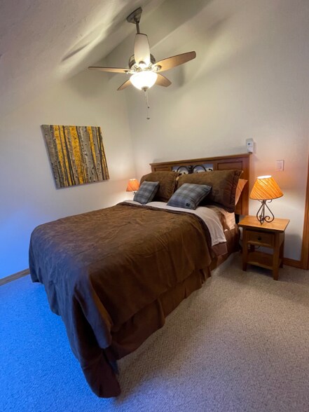 Building Photo - 1472 Oak St