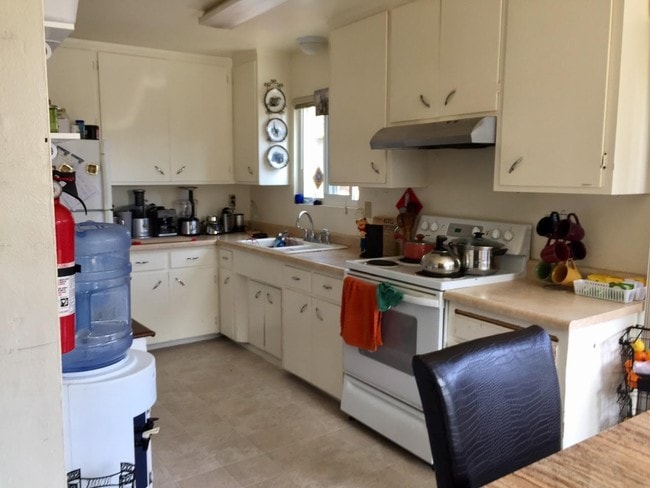 Building Photo - Seacliff Tri-Plex