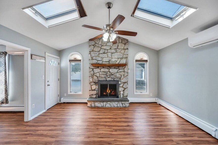 Building Photo - 45 Walnut Ln