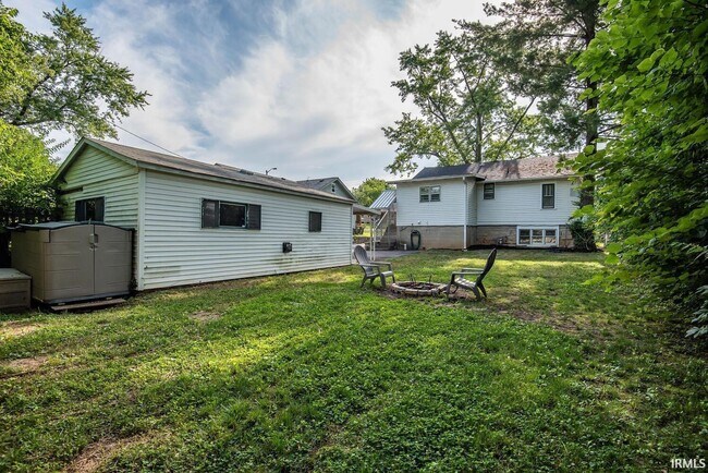 Building Photo - 204 S Clark St