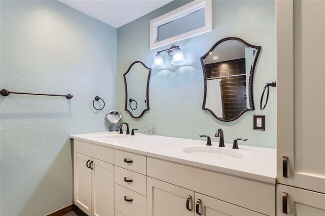 Building Photo - Cozy 2 BDR Home in Boulder with Hot Tub