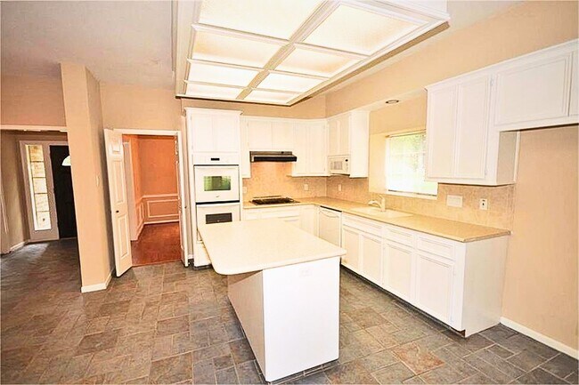 Building Photo - 16811 Willow Bend Ct