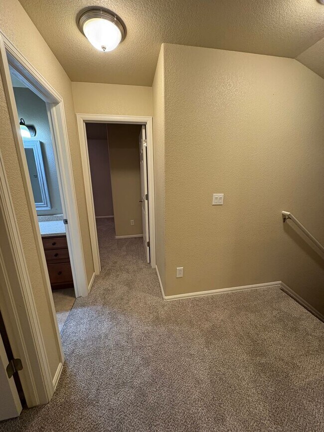 Building Photo - Lovely 3 bedroom/3 car tandem garage home in Lorson Ranch