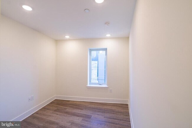 Building Photo - 2444 Frankford Ave