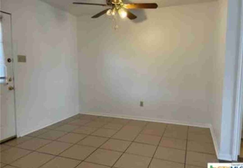 Building Photo - 1805 Cedarhill Dr