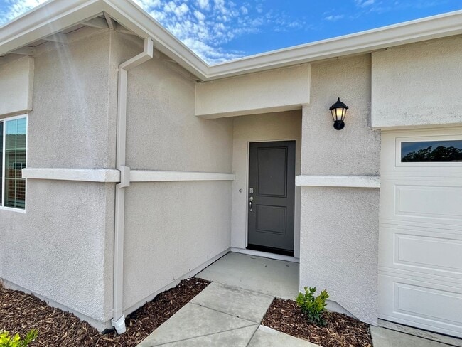 Building Photo - 754 Tamarack Ct