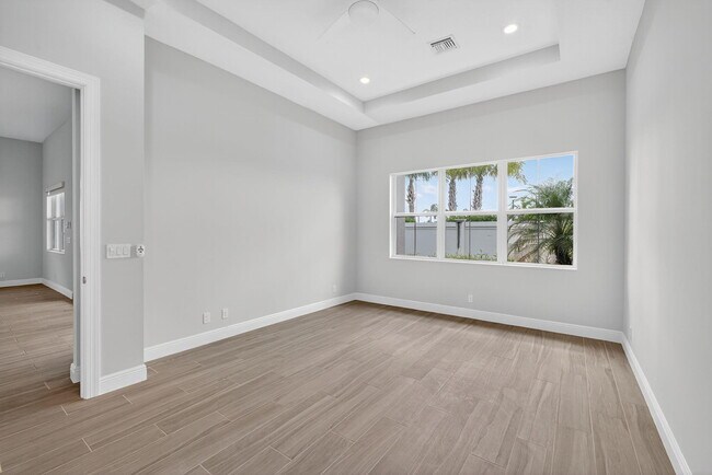 Building Photo - 9901 Regency Wy