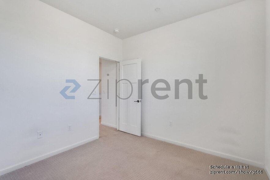 Building Photo - Unit