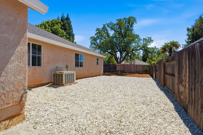 Building Photo - Executive Rental in Gold Hills
