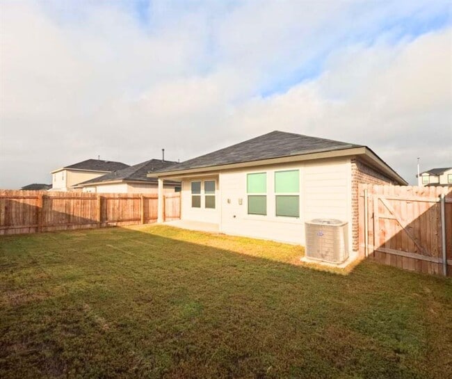 Building Photo - 424 NEW ALBANY Ln