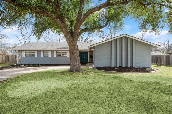 Building Photo - 611 Virginia Dr