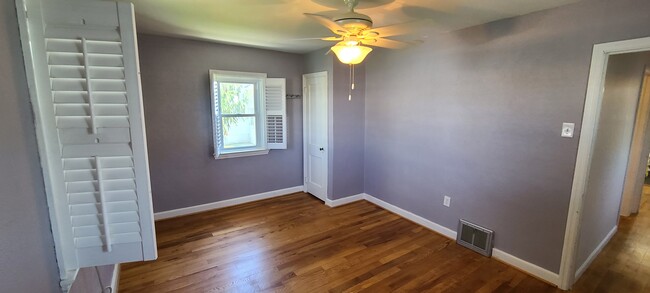 Master Bedroom 2 - 1037 E Prospect St