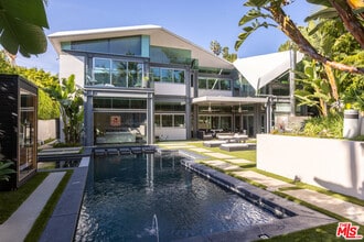 Building Photo - 8538 Eastwood Rd