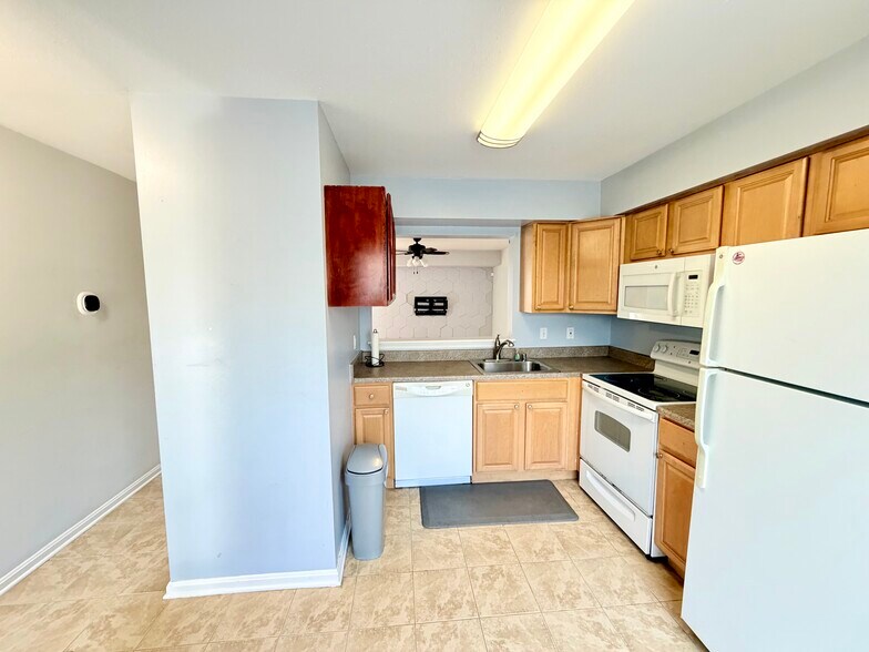 Building Photo - 46709 Atwood Sq