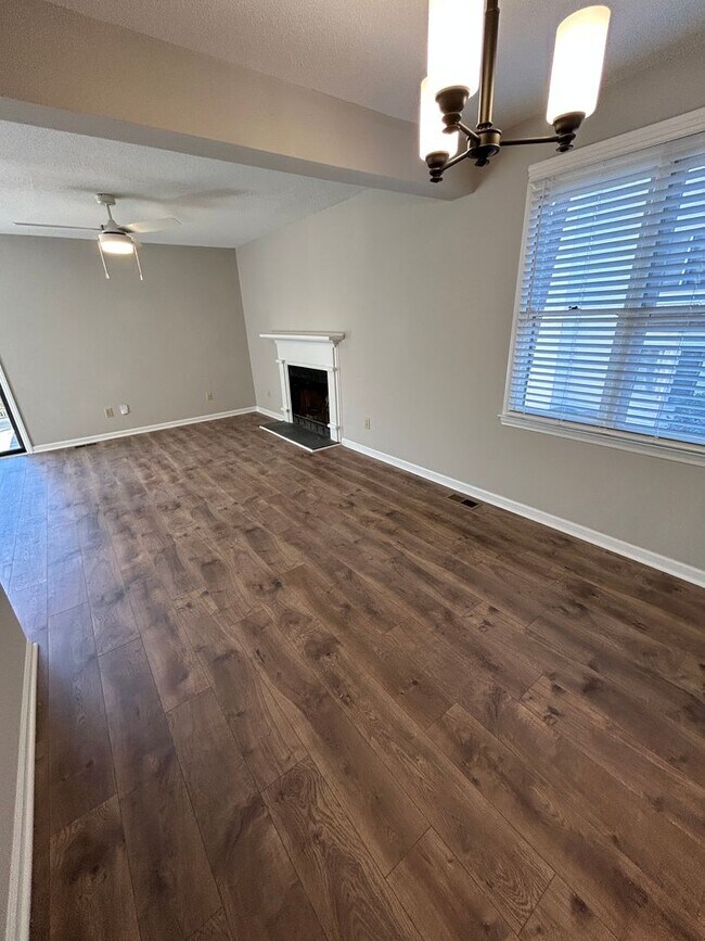 Building Photo - 6528 Thetford Ct