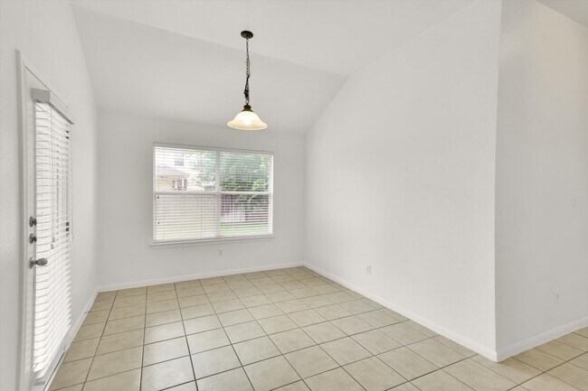 Building Photo - 808 Meadow Bluff Ct