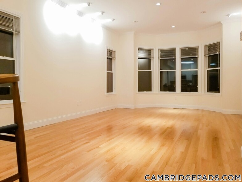 Building Photo - 15 Langdon St