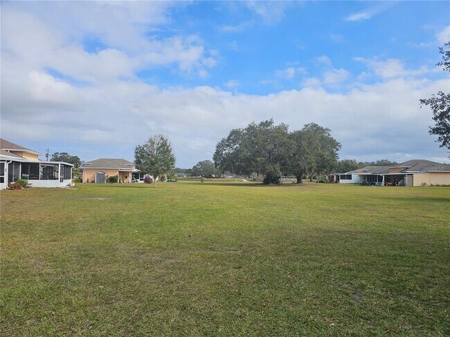 Building Photo - 915 Club Cir