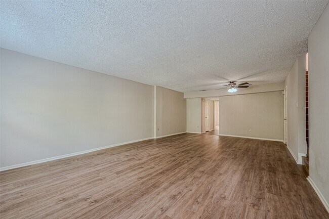 Building Photo - 432 N Post Oak Ln