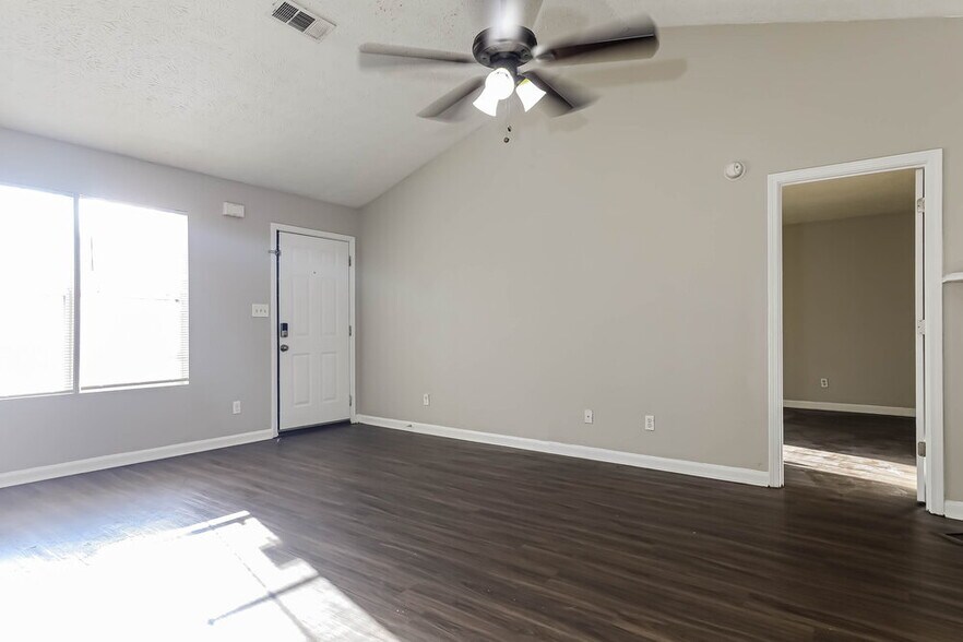 Building Photo - 9179 Fairway Ct
