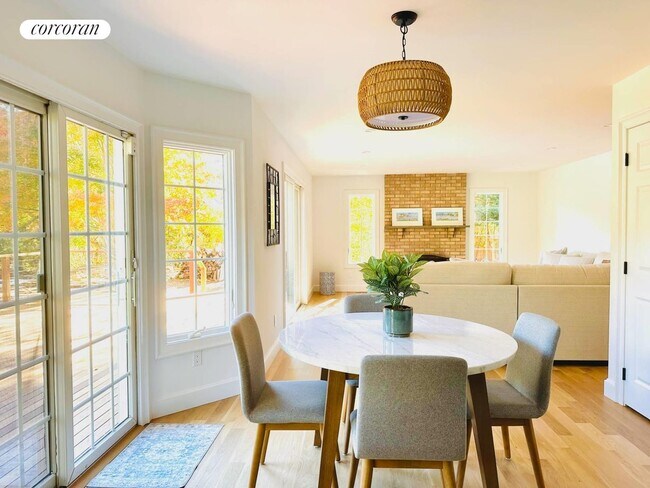 Building Photo - 10 Ginny Ln