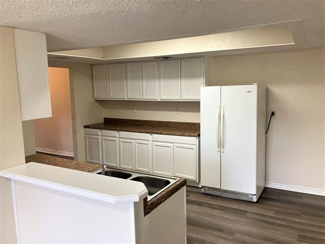 Building Photo - HUGE Dade City 3BR/1BA/1 Car Garage Home w...