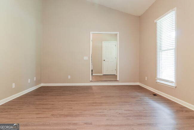 Building Photo - 8601 Stone Creek Ct