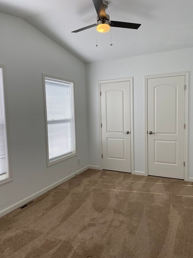 Building Photo - 509 East Kiowa-102