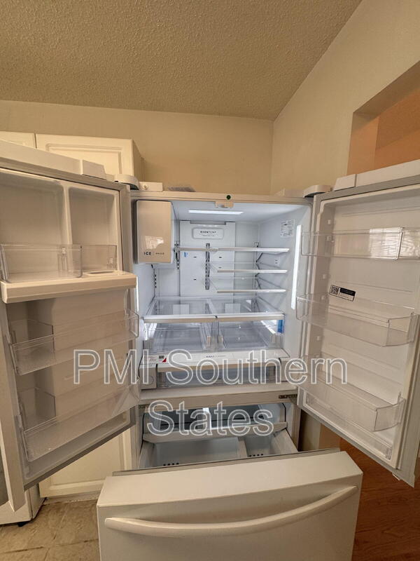 Building Photo - 115 Crossview Dr