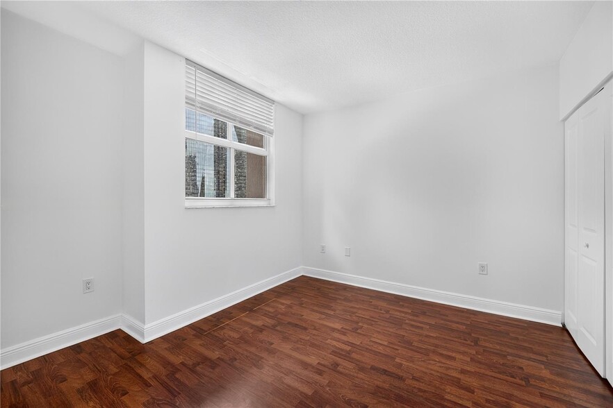 Building Photo - 1250 S Miami Ave