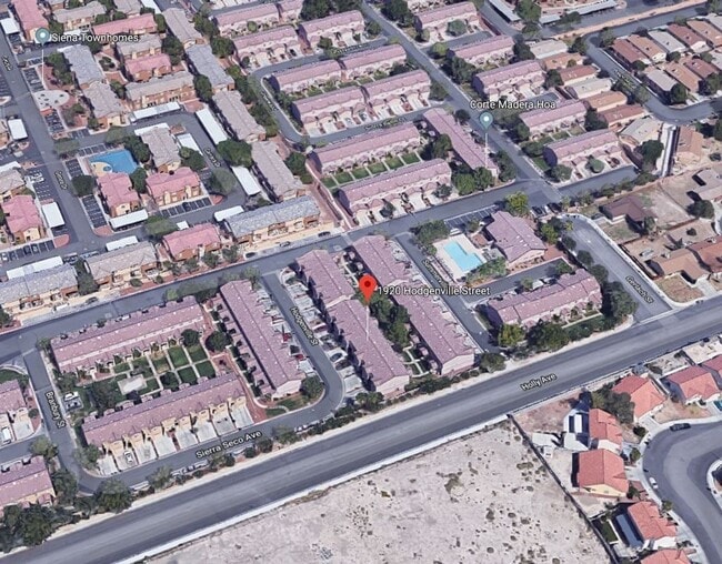 Building Photo - Beautiful 3 Bedroom & 2 1/2 Bath Condo.