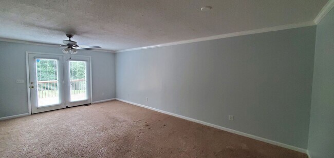 Building Photo - 2 Bedroom 3.5 Bathroom Townhouse