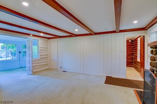 Building Photo - 15 Scenic Dr