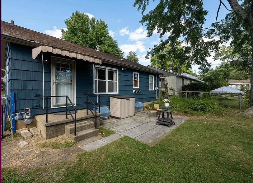 Building Photo - 904 E Maxwell Ln